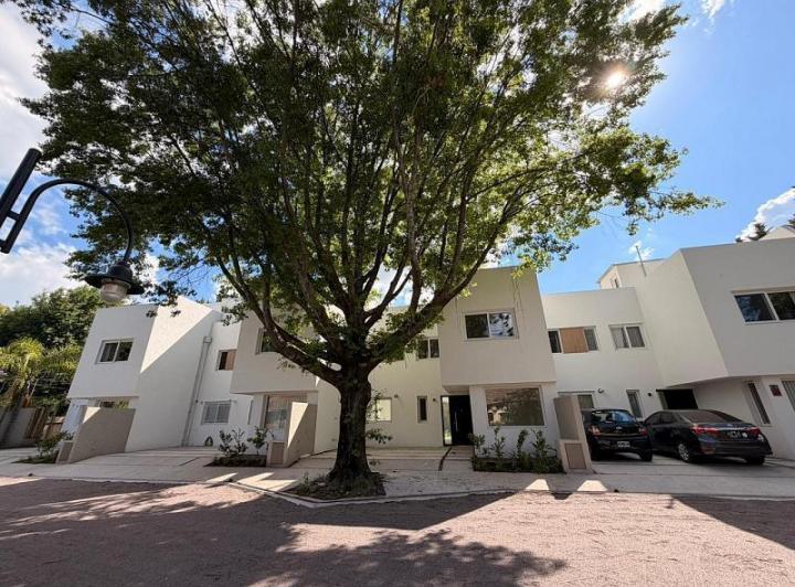 Casa · 147m² · 5 Ambientes · 2 Cocheras