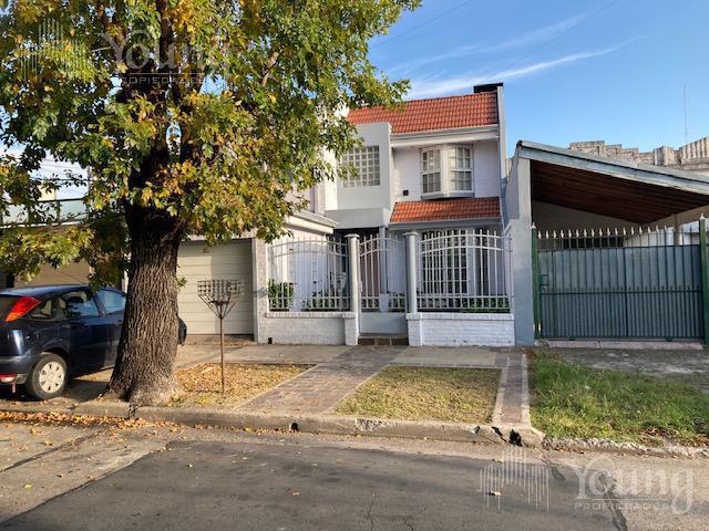 Casa · 220m² · 4 Ambientes · 1 Cochera