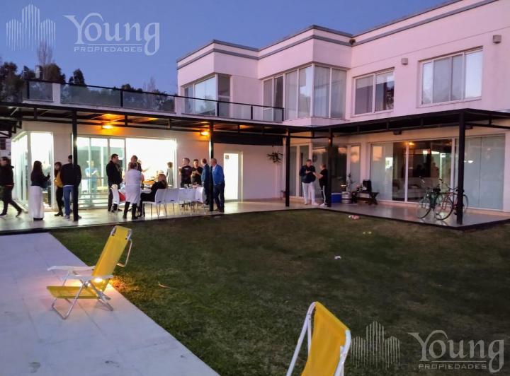 Casa · 350m² · 5 Ambientes · 3 Cocheras