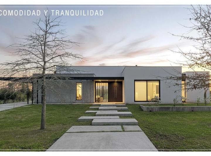 Casa · 237m² · 6 Ambientes · 4 Cocheras