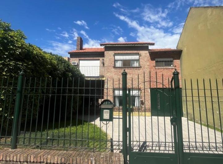 Casa · 181m² · 5 Ambientes · 4 Cocheras