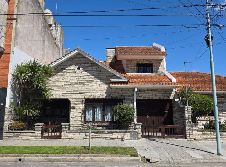 Casa · 500m² · 5 Ambientes · 1 Cochera