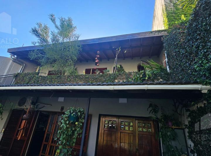 Casa · 200m² · 4 Ambientes · 2 Cocheras