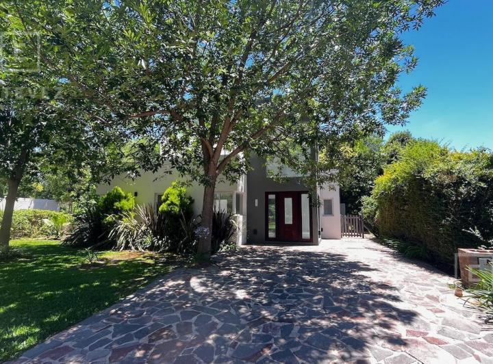 Casa · 190m² · 5 Ambientes · 1 Cochera