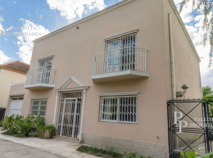 Casa · 220m² · 6 Ambientes · 3 Cocheras