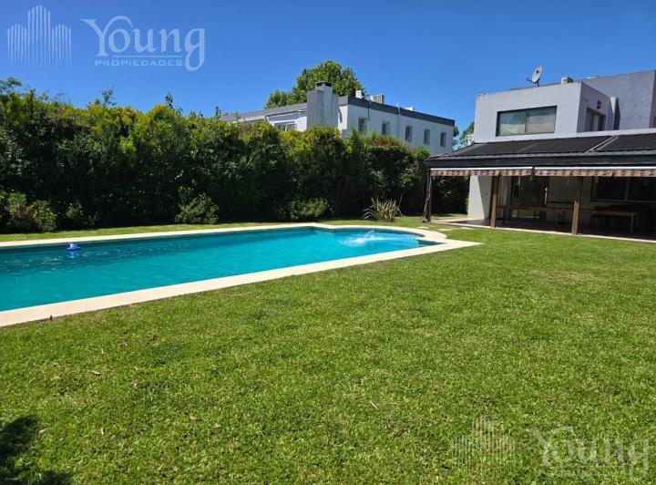 Casa · 450m² · 4 Ambientes · 3 Cocheras