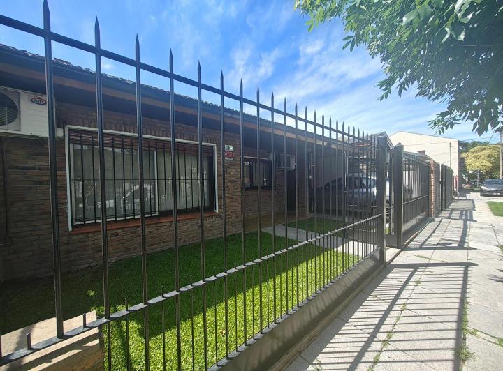 Casa · 130m² · 3 Ambientes · 4 Cocheras