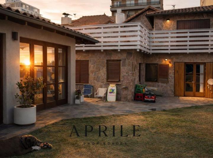 Casa · 290m² · 5 Ambientes · 1 Cochera