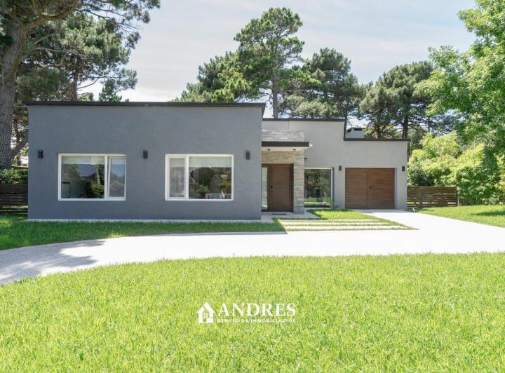 Casa · 147m² · 4 Ambientes · 2 Cocheras