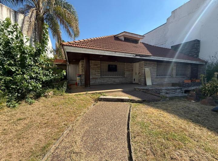 Casa · 440m² · 4 Ambientes · 5 Cocheras