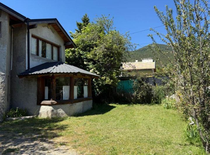 Casa · 165m² · 6 Ambientes · 2 Cocheras