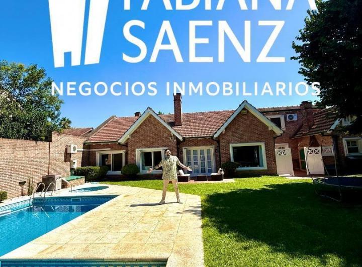 Casa · 300m² · 6 Ambientes · 3 Cocheras