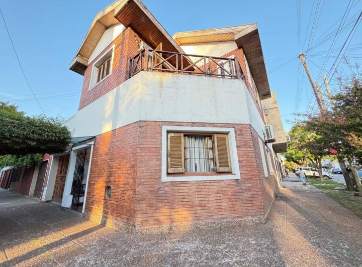 Casa · 114m² · 4 Ambientes · 1 Cochera