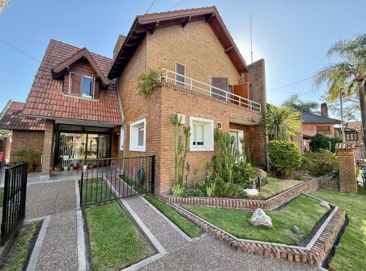 Casa · 173m² · 5 Ambientes · 1 Cochera