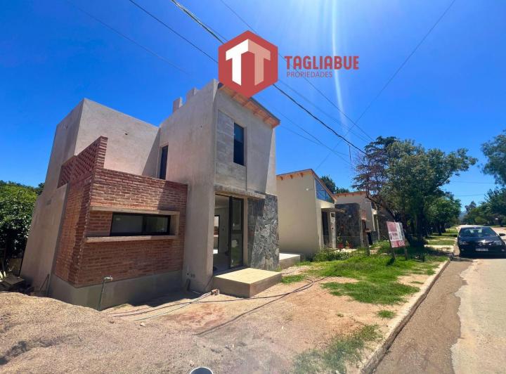 Casa · 92m² · 4 Ambientes · 1 Cochera