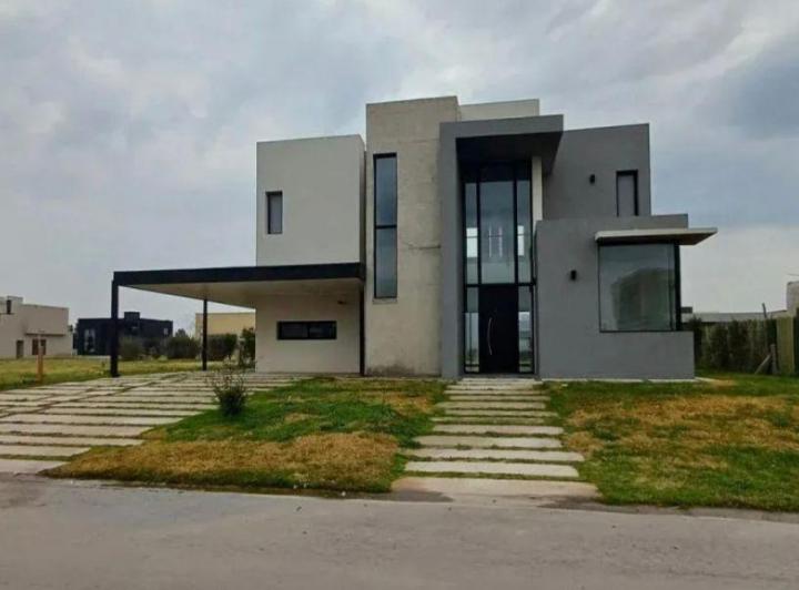 Casa · 183m² · 4 Ambientes · 2 Cocheras