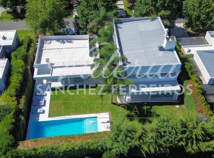 Casa · 350m² · 4 Ambientes · 1 Cochera