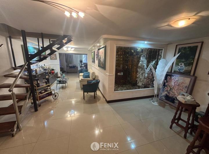 Casa · 220m² · 6 Ambientes · 1 Cochera