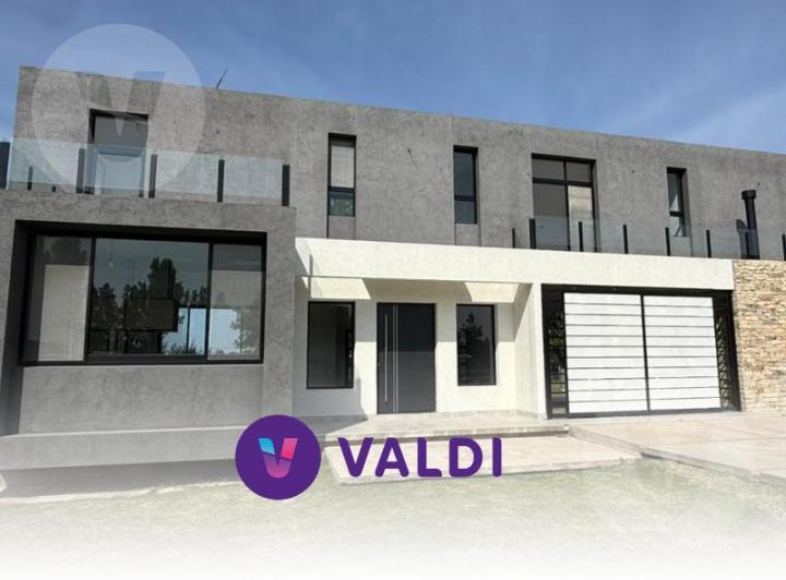 Casa · 225m² · 5 Ambientes · 1 Cochera