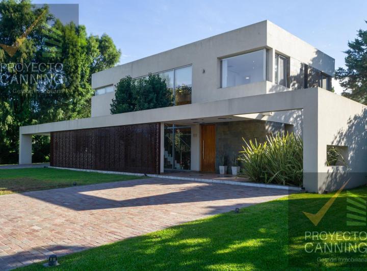 Casa · 376m² · 8 Ambientes