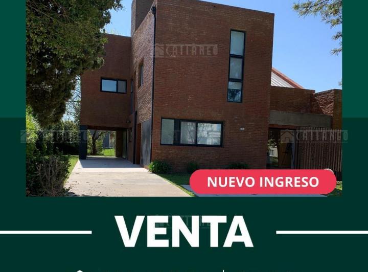 Casa · 223m² · 6 Ambientes · 3 Cocheras