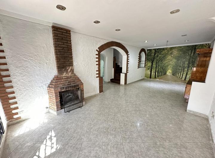 Casa · 192m² · 4 Ambientes · 1 Cochera