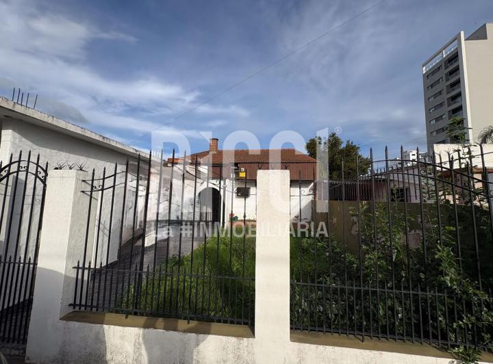 Casa · 300m² · 3 Ambientes · 1 Cochera