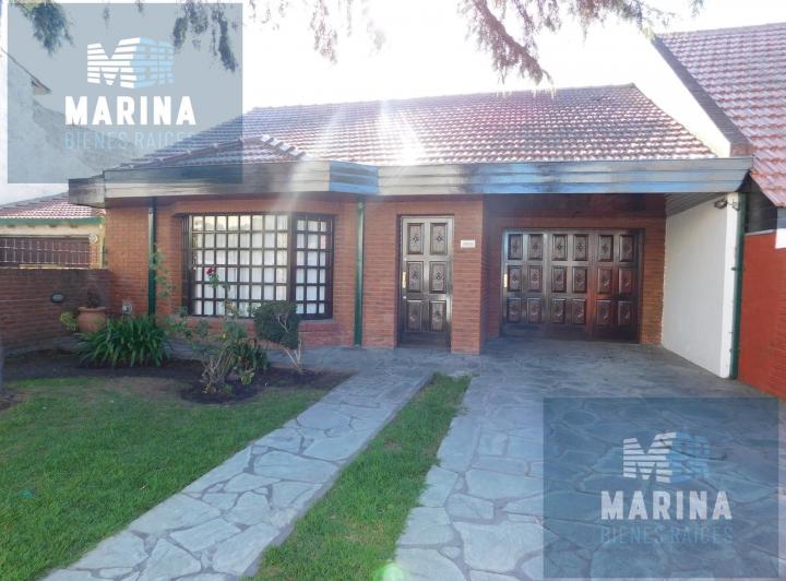 Casa · 140m² · 4 Ambientes · 3 Cocheras