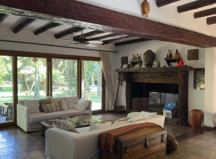 Casa · 400m² · 5 Ambientes · 2 Cocheras