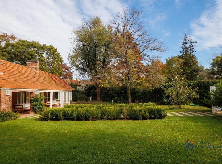 Casa · 3308m² · 4 Dormitorios