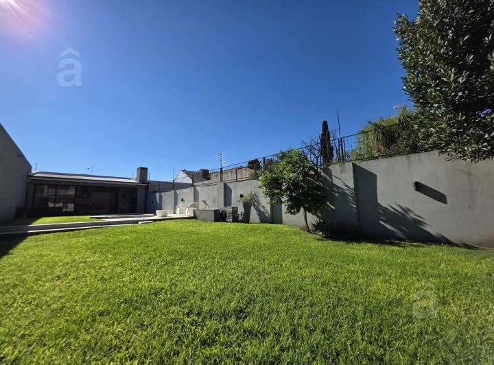 Casa · 286m² · 4 Ambientes · 3 Cocheras