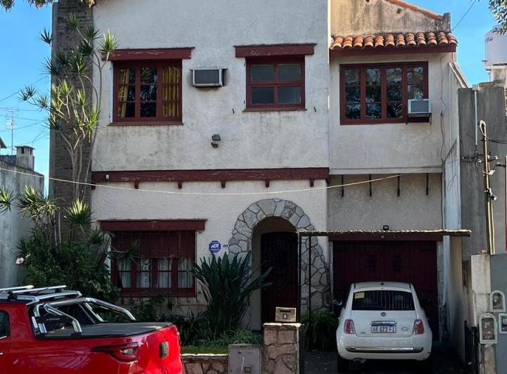 Casa · 75m² · 5 Ambientes · 1 Cochera