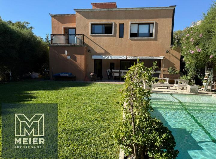 Casa · 190m² · 6 Ambientes · 7 Cocheras