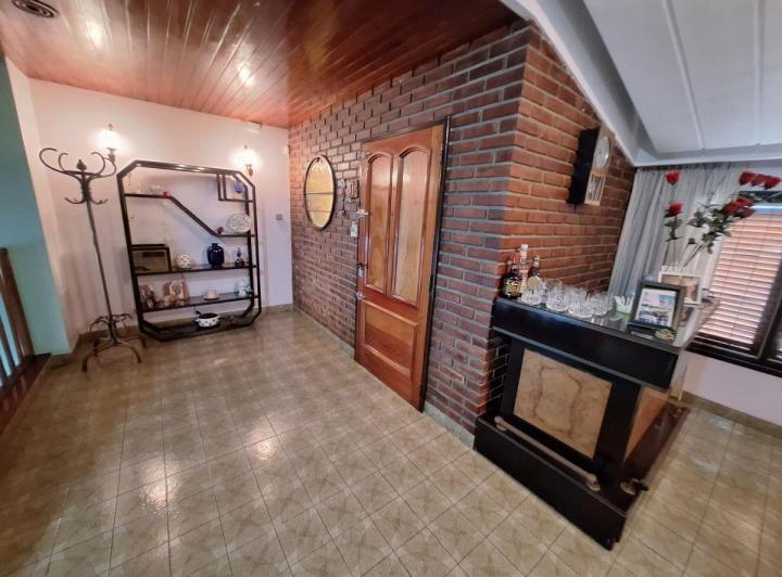 Casa · 304m² · 8 Ambientes · 4 Cocheras