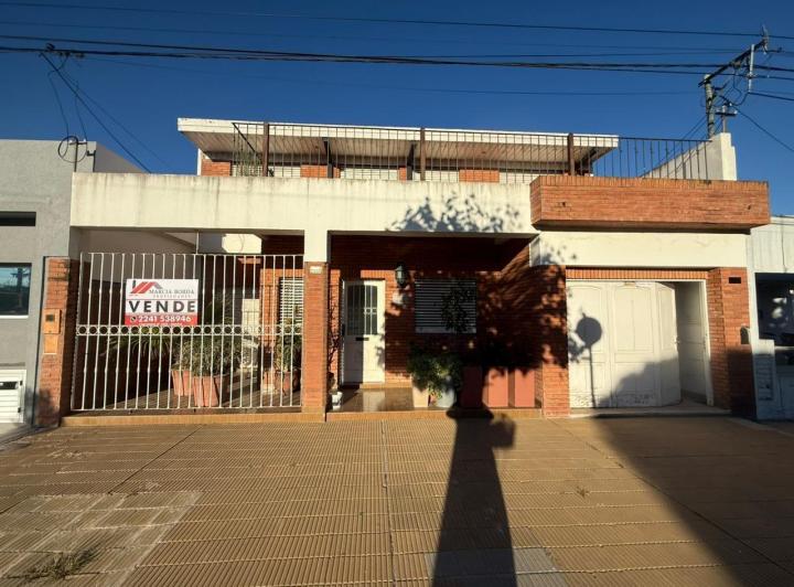 Casa · 200m² · 5 Ambientes