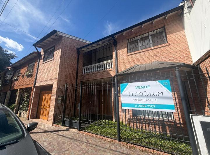 Casa · 260m² · 5 Ambientes · 2 Cocheras