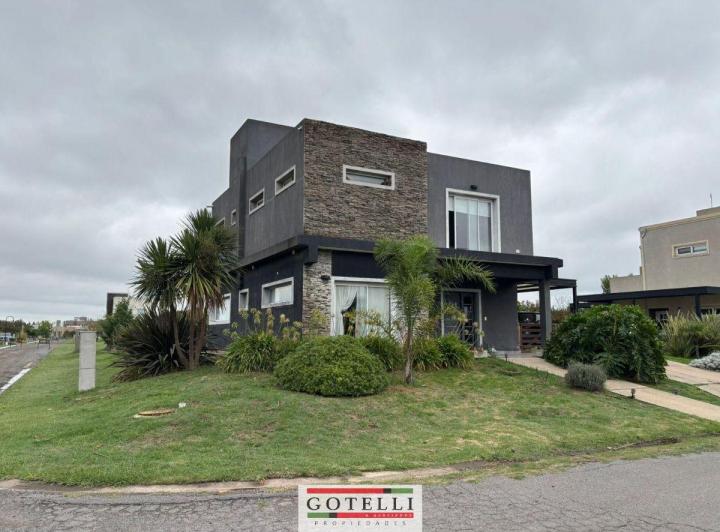 Casa · 164m² · 4 Ambientes · 1 Cochera