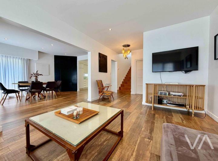 Casa · 220m² · 4 Ambientes · 2 Cocheras