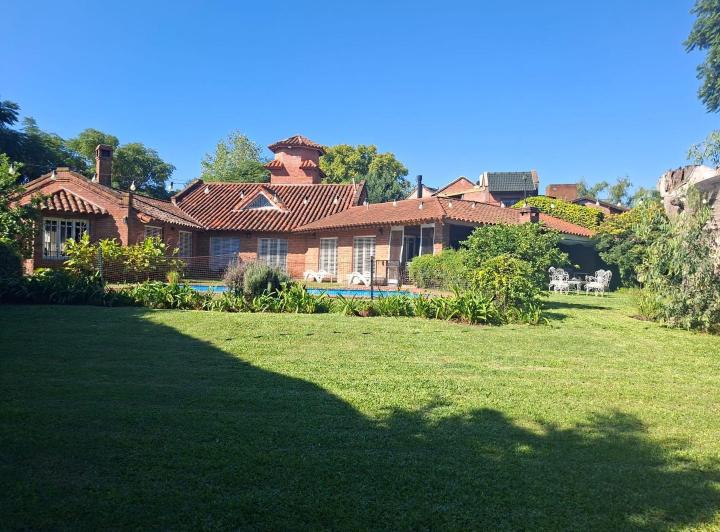 Casa · 272m² · 5 Ambientes · 2 Cocheras