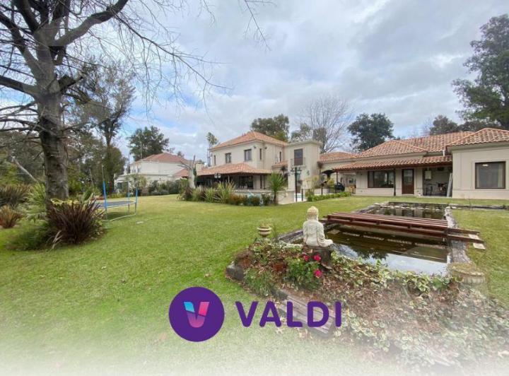 Casa · 1400m² · 5 Dormitorios