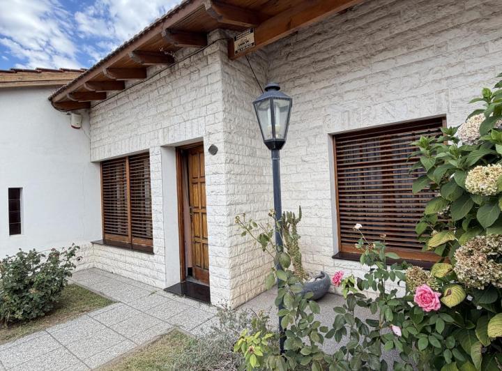 Casa · 144m² · 6 Ambientes