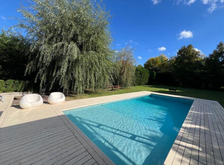 Casa · 223m² · 6 Ambientes · 1 Cochera