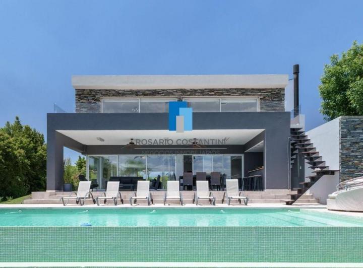 Casa · 525m² · 5 Ambientes · 2 Cocheras