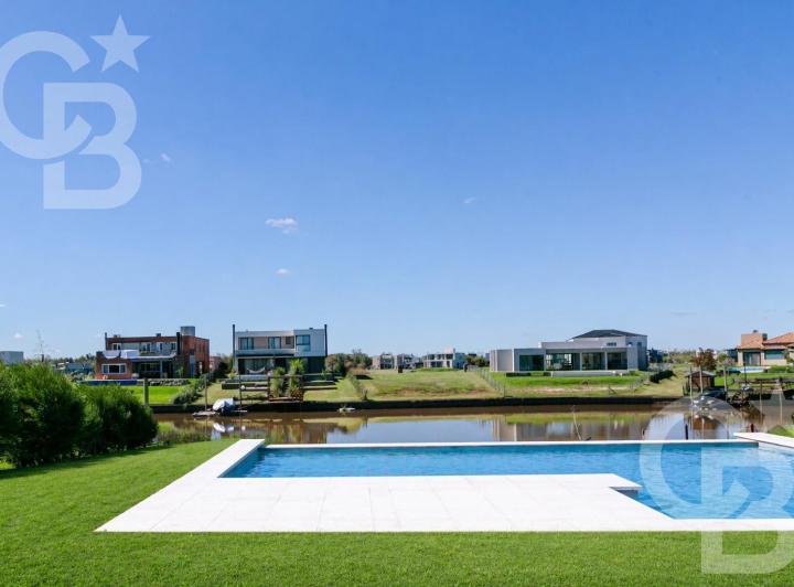 Casa · 194m² · 4 Ambientes · 1 Cochera