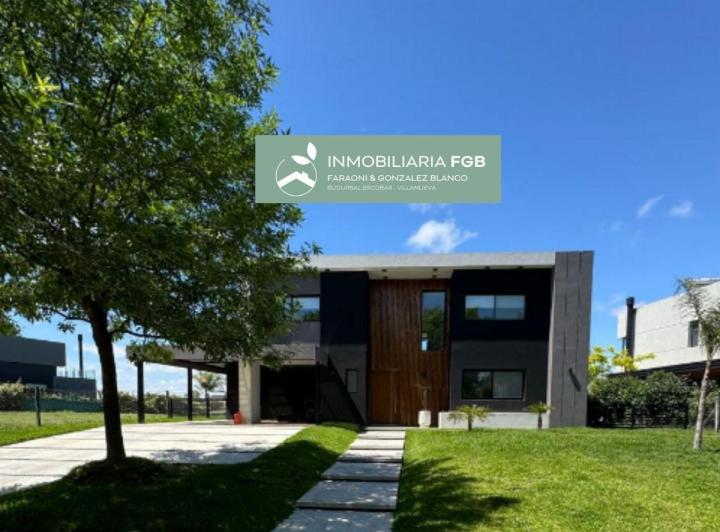 Casa · 280m² · 5 Ambientes · 2 Cocheras