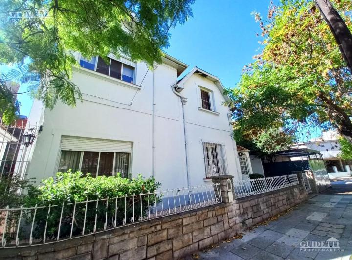 Casa · 308m² · 7 Ambientes · 1 Cochera