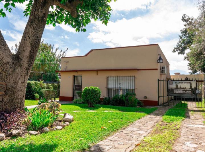 Casa · 130m² · 4 Ambientes · 3 Cocheras