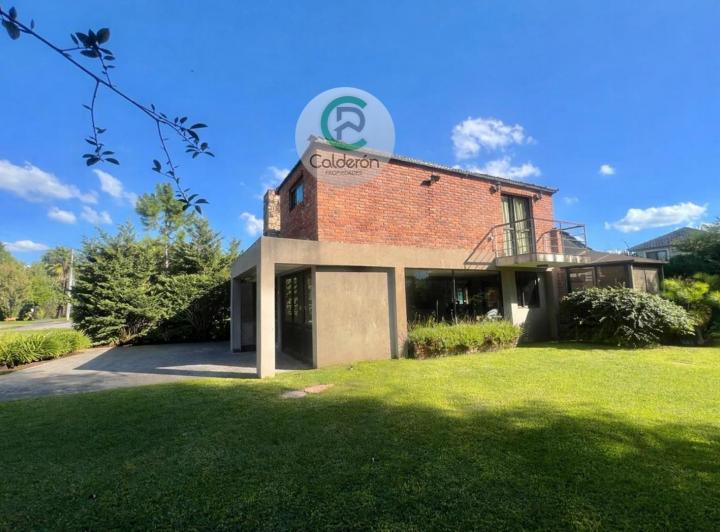 Casa · 185m² · 5 Ambientes · 2 Cocheras