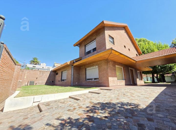 Casa · 293m² · 4 Ambientes · 4 Cocheras