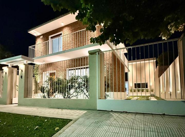 Casa · 150m² · 4 Ambientes · 2 Cocheras
